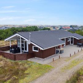 Feriehus 1094, hotel v destinácii Bjerregård