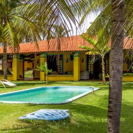 Casa de Praia com Piscina - Guajiru - Flecheiras, хотел в Траири