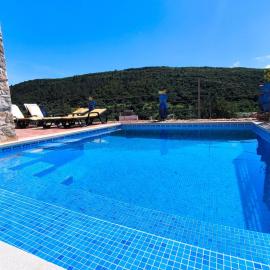 Casa Cidreira Villa 4P en baby with private pool in a natural setting.