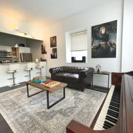 Yale Modern Downtown Chateau