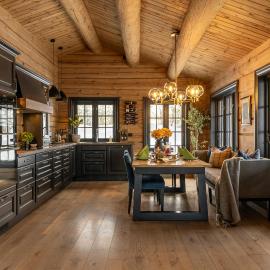 Modern Log Cabin With Hot Tub And Sauna, hotell i Veggli
