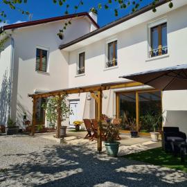 Les Tilleuls de Chapareillan Chambres d'hôtes, hotel em Chapareillan