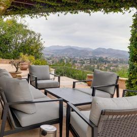2 Mi to Promenade at Westlake: Mtn-View Haven!
