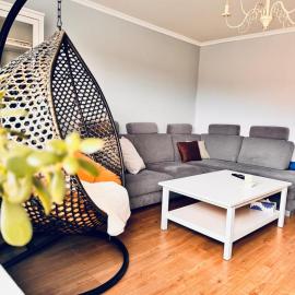 Krásny, plne vybavený byt s bezplatným parkovaním, hotel din Prievidza