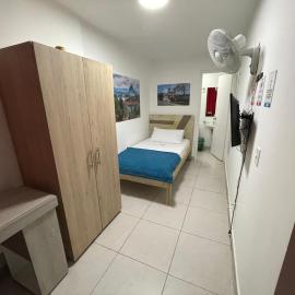 Habitación individual privada con baño privado y desayuno
