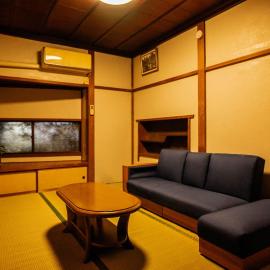 ザハチサンシー, hotel u gradu Takaoka