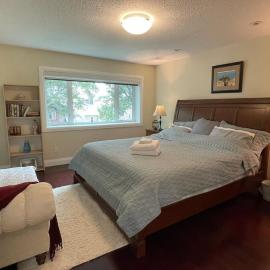 Spacious 6 beds 3 baths home in Central WiFi parking AC