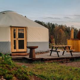 Yurt in Be Bernartice, hotel u gradu Bernartice