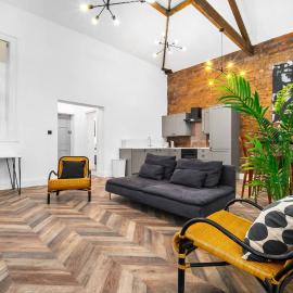 Modern 2 Bedroom Apartment - Wolverhampton Centre - Gated Development 3CH, hotel in Wolverhampton