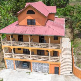 Ti Anglete Villa، فندق في سوفريير