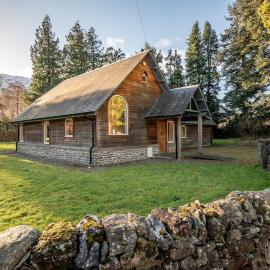 Scenic Oaklodge with wood burner, hotel sa Saint Fillans