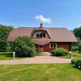 Veinbergu guest house by lake n sauna 'Vidusķēķi', Hotel in Valmiera
