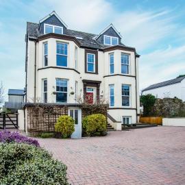 The Lanterns - 9 Bedroom - Sleeps 17 - Saundersfoot Village Centre