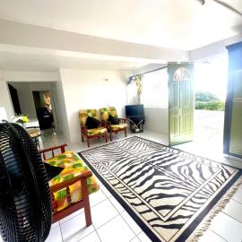 Castle comfort ground floor apartment, hotel a Wallhouse