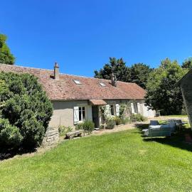 La Cachette - gîte 'cosy' à Magny Cours, hotel in Magny-Cours