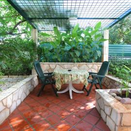 Apartments Jole, hotel in Vrboska