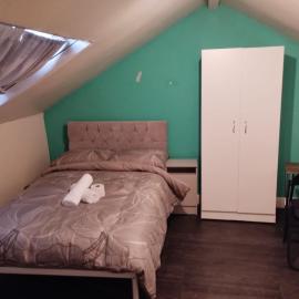 Double-Bed Manchester Close To Bolton City Centre C4, hotel in Little Hulton