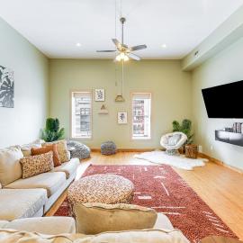 Olean में, होटल Bring a Pet: Historic Downtown Olean Apartment