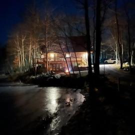 Pocono Mountain Retreat، فندق في Cresco
