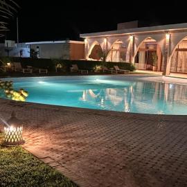 club suite de luxe a avec piscine, hotel in Oulad Teima