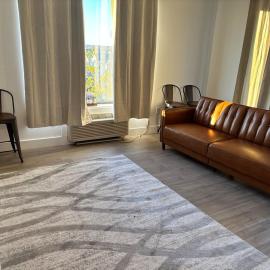 Sweet getaway 6 min from EWR, hotell sihtkohas Elizabeth