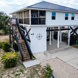 IP Beach House-Indian Pass Family Vacation home -Sleeps 8 Elevator- Pet Friendly-Ice Machine - Southern Coast Vacation Properties, hotel u gradu Indian Pass