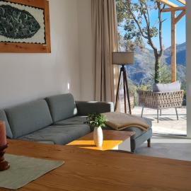 Sunrise Lodge Infinity Pool & Views、Dapčevićiのホテル