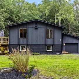 Lazy Bear Retreat Outdoor Oasis Hot Tub etc, hotelli kohteessa Blakeslee