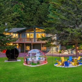 The Lazy Bear Cabin Dome Hot Tub Sauna & More, hotel v mestu Albrightsville