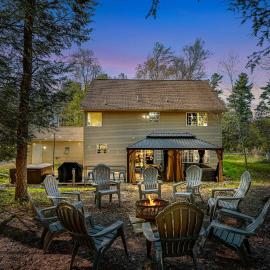 Spacious Retreat - Outdoor Oasis Games and more, hotel v destinaci Blakeslee