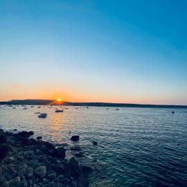 Seafront Maisonette Ocean Views & Terrace, hotel in Mellieħa