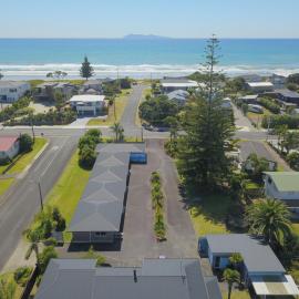 Beaches Motel, hotel in Waihi Beach