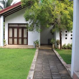 Holiday Home Asgiri Walpola Gampaha: Gampaha şehrinde bir otel