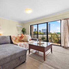 Spacious 2BR Pool, Tennis & Free Parking