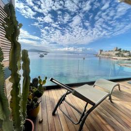 Surfer Caravan Gastro Pub Suites- Adults Only