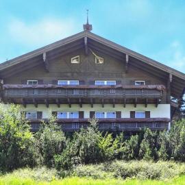 Chalet in Dienten with Ski-In Access, hotel in Dienten am Hochkönig