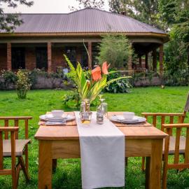 Maksooru spring Lodge, hotel di Tengeru