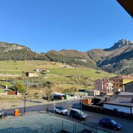 El Mirador de Charás - Vistas - 6 pax - 2 baños - Wifi - VUT-6773-AS, hotel in Arenas de Cabrales