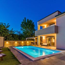 Villa Philippo and Villa Nika, hotel u gradu Štinjan