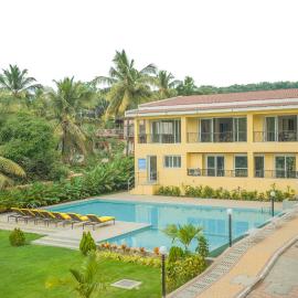 Alaya Stays 2 BHK with Balcony & Lift - Veera Marina, hotel di Goa