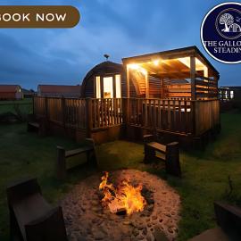 The Galloway Steading - The Stag Hoose family cabin with Preheated Hot Tub and Fire Pit, ξενοδοχείο σε Glenluce