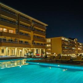 Alaya Stays 3 BHK Apartment with Pool - Veera Marina, hotel a Goa