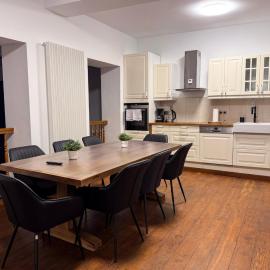 T&K Apartments - 8 Room Detached house - 6 min to Messe DUS - Private Parking, Hotel in Düsseldorf