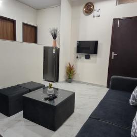 The Comfort Spot Fully Furnished 1BHK, hotel em Indore