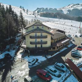 Hotel Dolomiti - Azzurro Club, hotel en Brentonico
