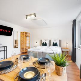 LudwigsCozyEscape - Ruhiges Design-Apartment mit Balkon & Parkplatz, 4 Gäste, SmartTV in jedem Zimmer, Highspeed WLAN, Workspace, 24h Self Check-in, hotel in Ludwigsburg