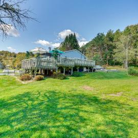 Creekside Catskills Retreat: Deck, BBQ, & Firepit、Parksvilleのホテル