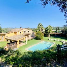 Casa Mas Molines con piscina, jacuzzi y barbacoas., viešbutis mieste Montrás