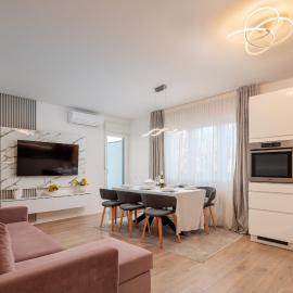 Paola, Hotel in Solin