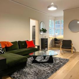 King Bed Art Deco Apartment - 60 Sec to Wagga CBD